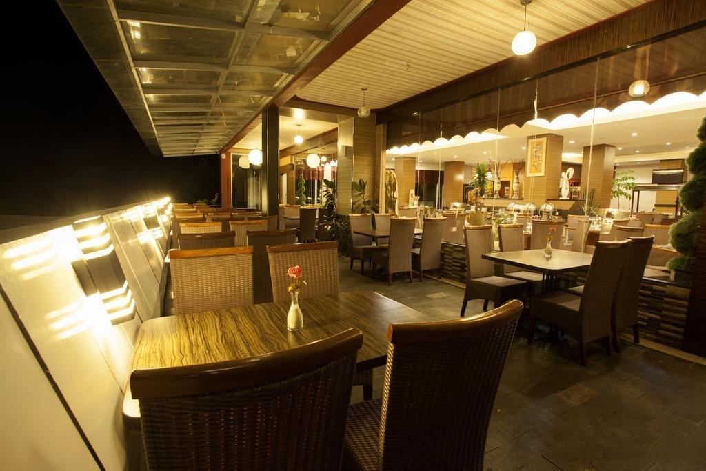 Grand Rocky Hotel Bukittinggi Exterior photo
