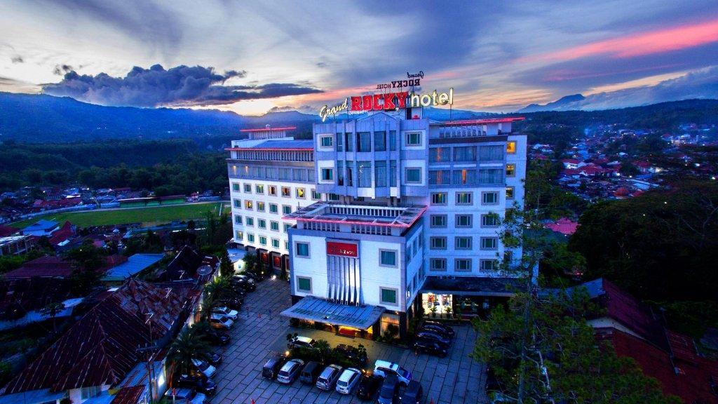 Grand Rocky Hotel Bukittinggi Exterior photo