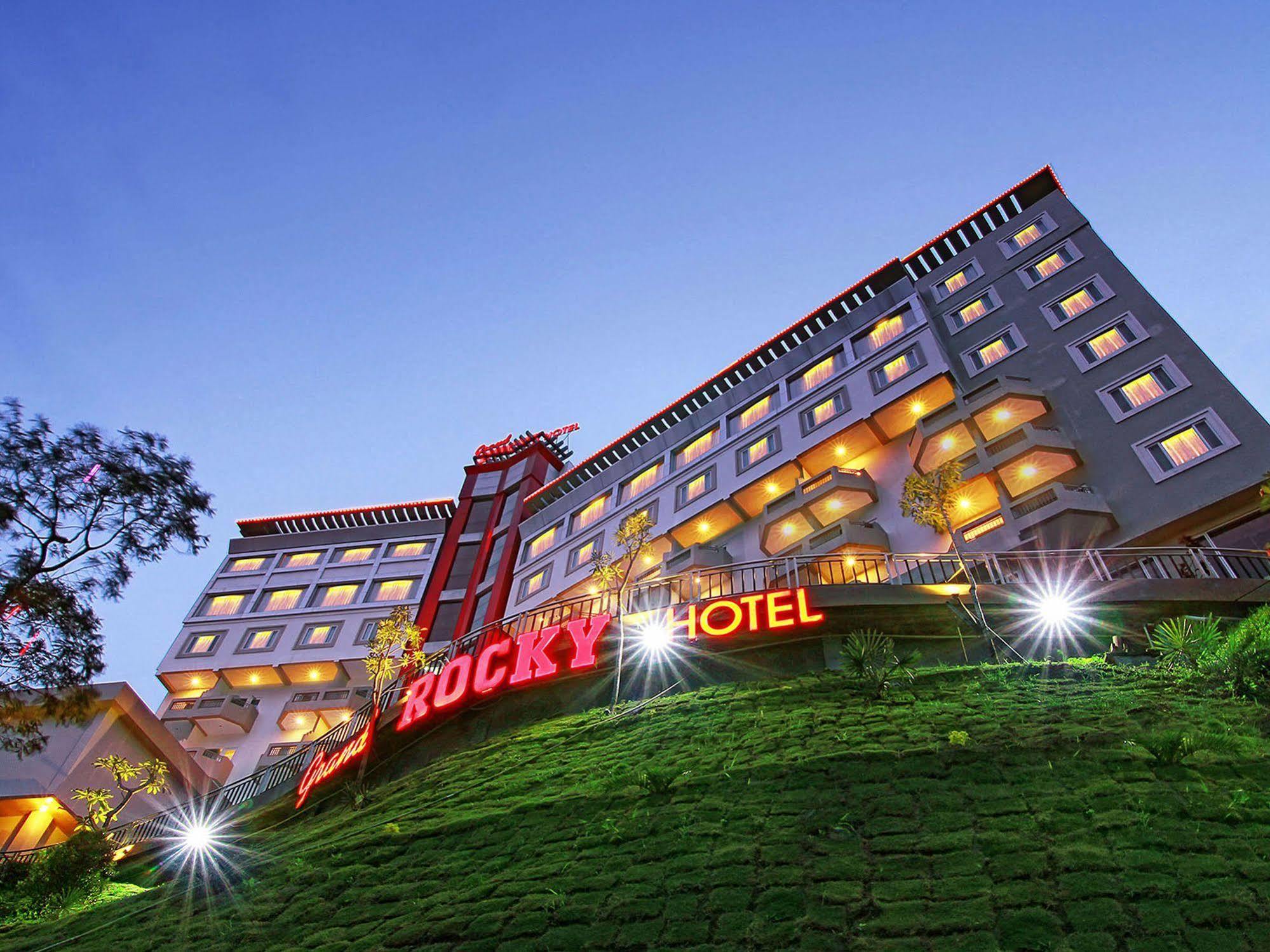 Grand Rocky Hotel Bukittinggi Exterior photo