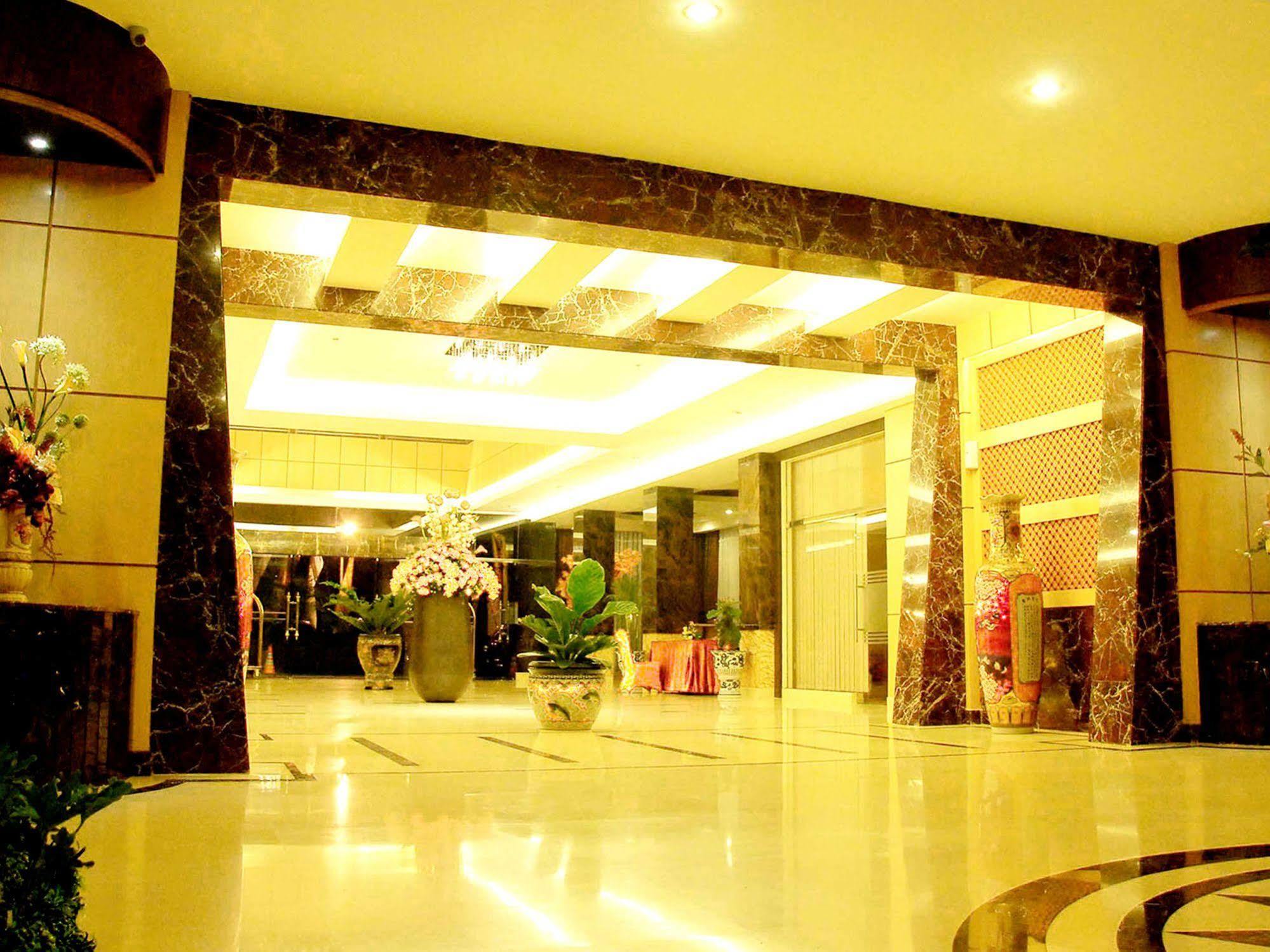 Grand Rocky Hotel Bukittinggi Exterior photo