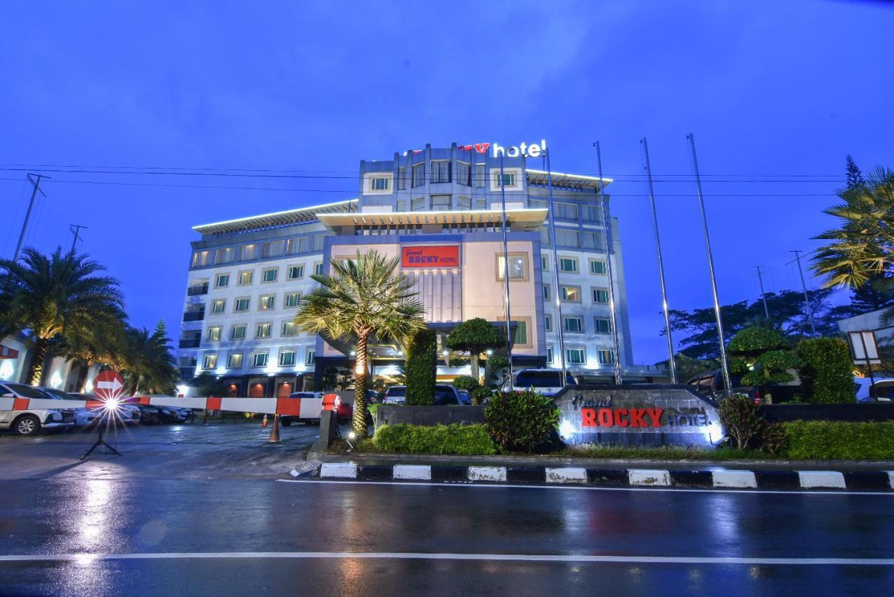 Grand Rocky Hotel Bukittinggi Exterior photo